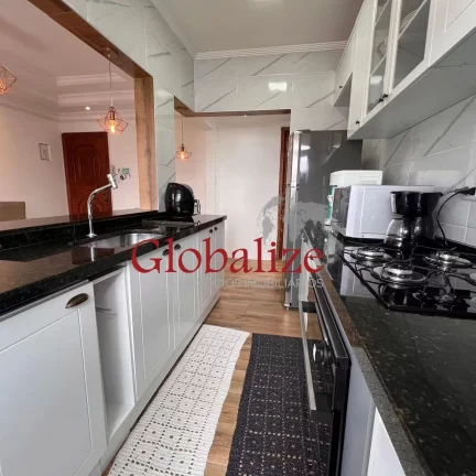 Imagem APARTAMENTO 02 DORMITÓRIOS, R$415.000,00, TODO REFORMADO, COZINHA AMERICANA, PRÓXIMO À PRAIA, 01 VAGA DE GARAGEM SUFICIENTE