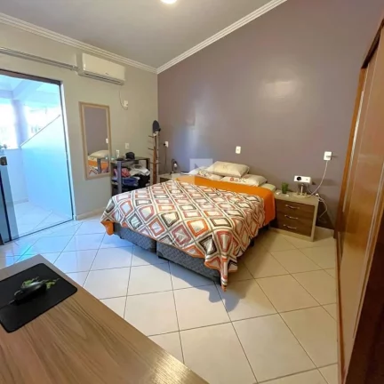 Imagem Sobrado com Piscina | Jaraguá Esquerdo | 3 quartos (1 suíte) | 170m²