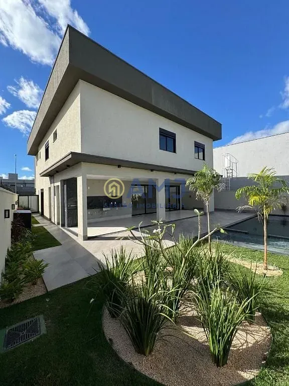 Foto do imóvel SOBRADO DE ALTO PADRÃO COM ELEVADOR PRIVATIVO, 4 SUÍTES E PISCINA AQUECIDA - PORTAL DO SOL GARDEN em Endereço não informado