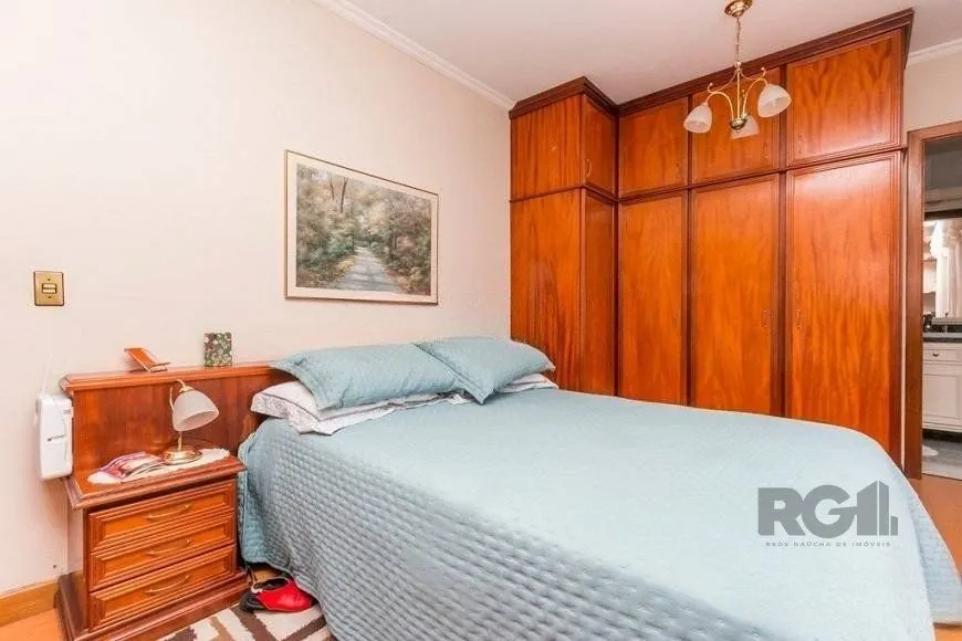 Imagem Casa de 380m² - 4 dormitórios, 2 suítes, 4 vagas no bairro Bom Jesus