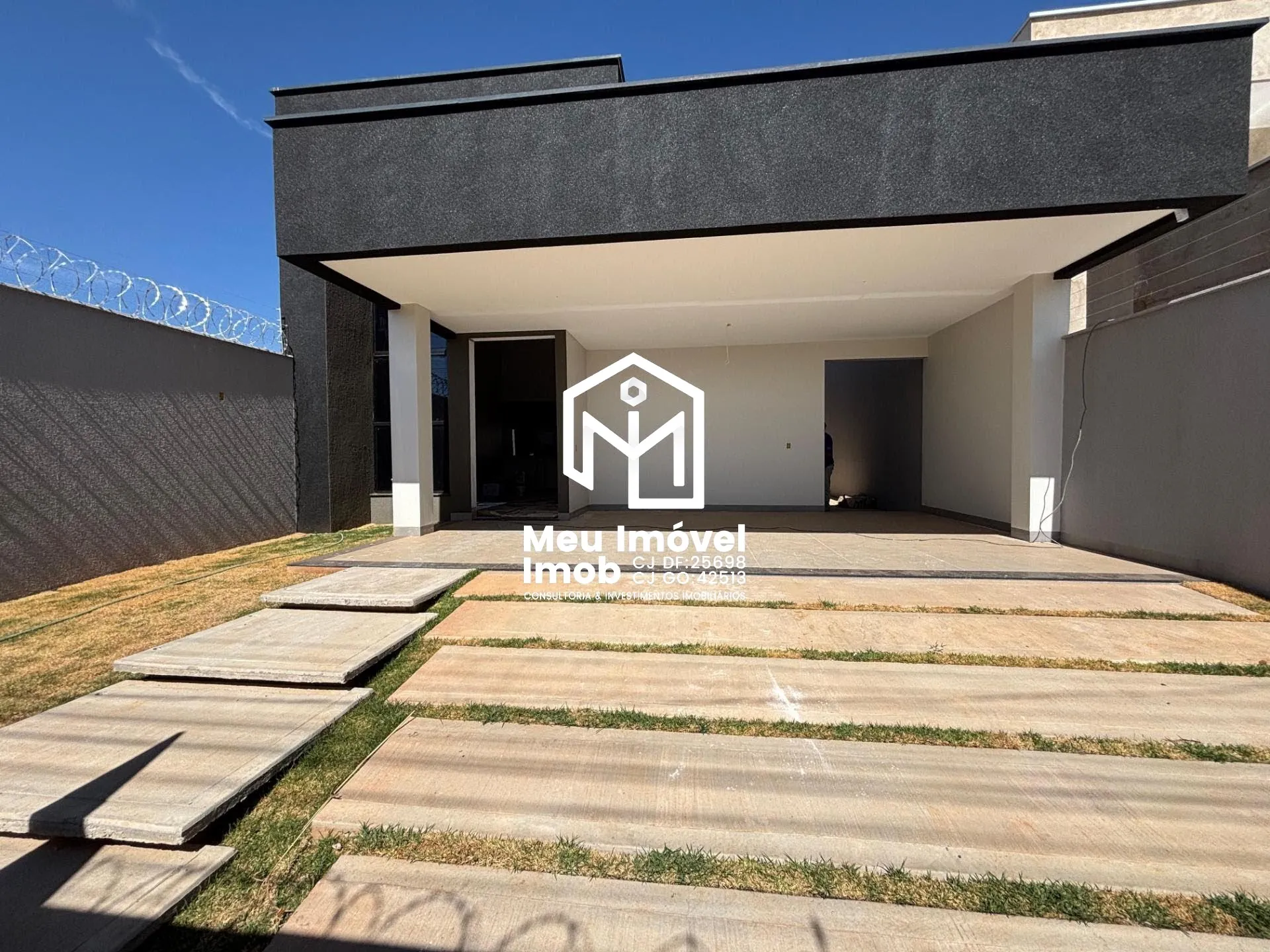 Foto do imóvel Casa 3 Quartos 1 Suíte 4 Vagas 146m² Luziânia/GO em Praça Nirson Carneiro Lobo - Centro, Luziânia - GO