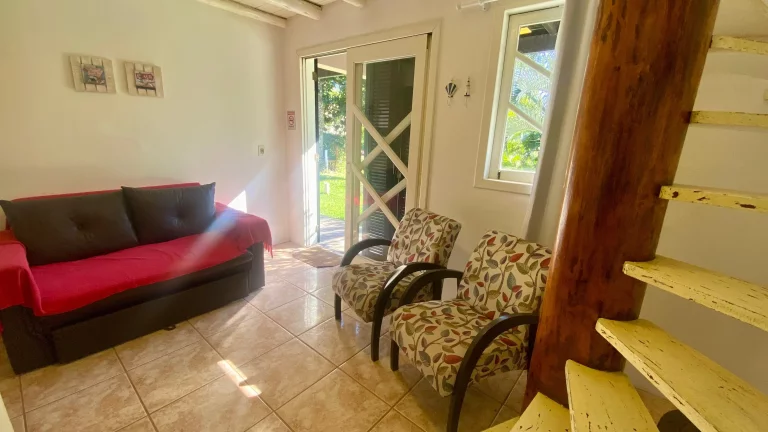 Imagem Pousada Comercial à Venda em Garopaba-SC: 3 Quartos, 4 Banheiros, 5 Vagas, 230m² - Não Perca!