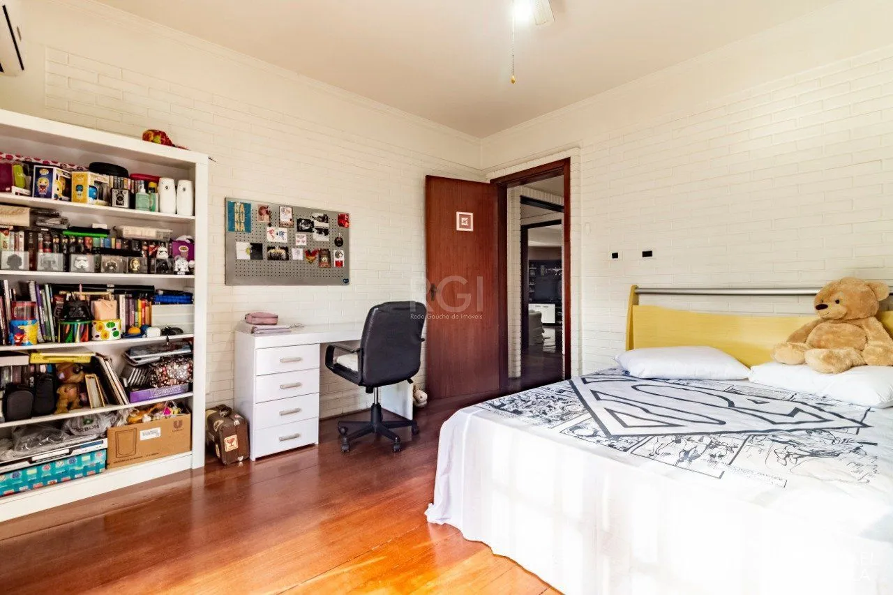 Imagem Casa para Venda - 574m², 3 dormitórios, sendo 2 suites, 8 vagas - Jardim Planalto