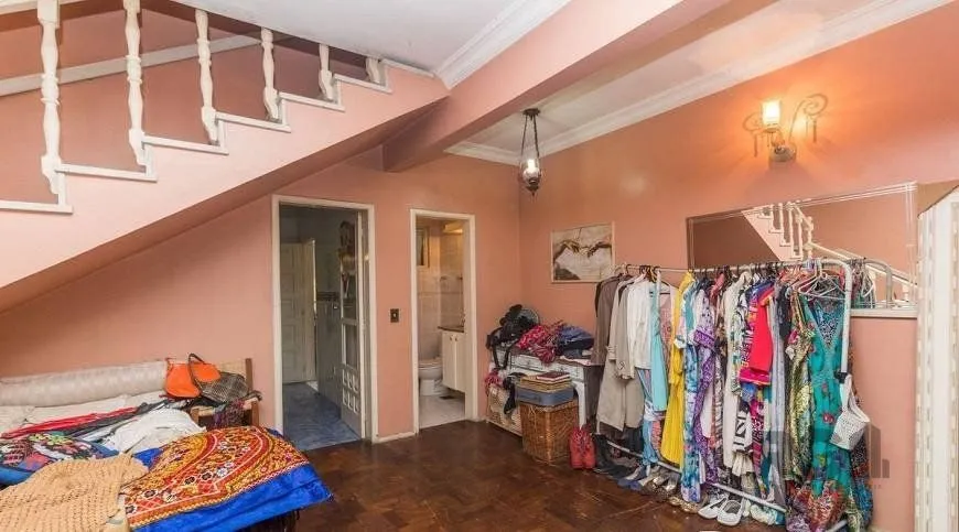 Imagem Casa 250m² - 5 dormitórios, 2 suítes e 4 vagas no bairro Santa Maria Goretti