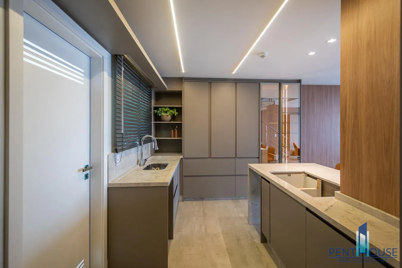 Imagem Cobertura Duplex para Venda em Itajaí, FAZENDA, 3 dormitórios, 3 suítes, 5 banheiros, 4 vagas