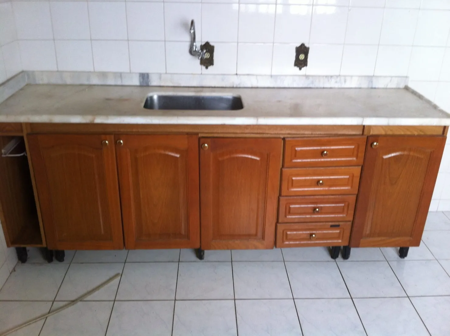 Imagem Casa à venda 3 Quartos, 1 Suite, 3 Vagas, 300M², Vila Rica, Pindamonhangaba - SP