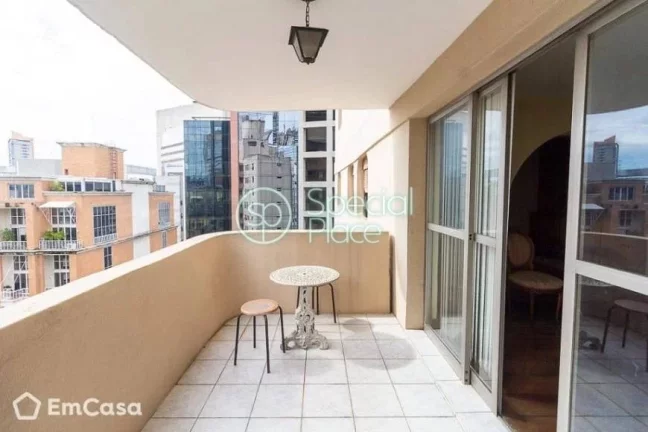 Imagem Apartamento com 122 m², localizado no coração da Vila Olímpia. Andar alto, amplo living com vara...