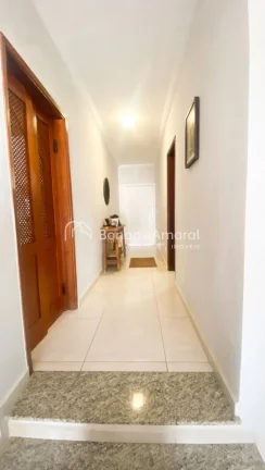 Imagem Linda casa no Loteamento Caminhos de São Conrado.

Projeto que privilegia integração, 
conforto e...