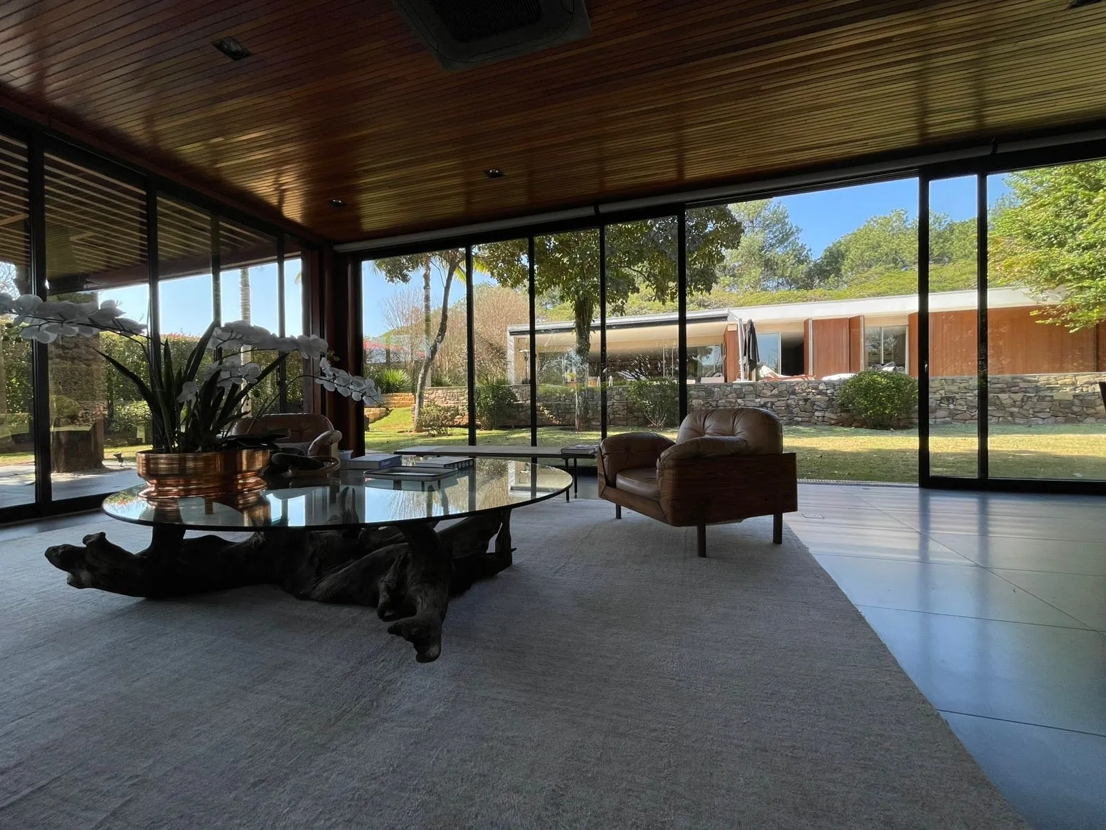 Imagem Casa à venda na Fazenda Boa Vista, Villa 620, com 4 suítes, 790 m², terreno de 2.600 m² e projeto de Marcio Kogan