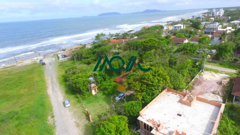 Imagem Três terrenos juntos, quadra mar e com duas frentes em Itapoá