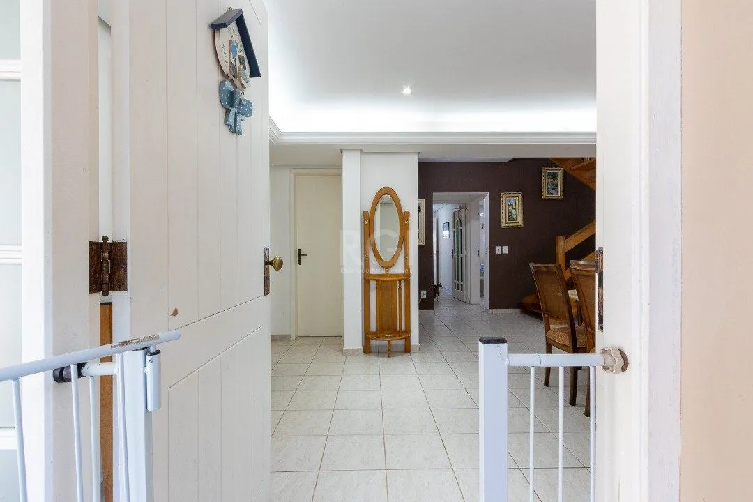 Imagem Casa Condominio para Venda - 300m², 4 dormitórios, sendo 2 suites, 2 vagas - Ipanema