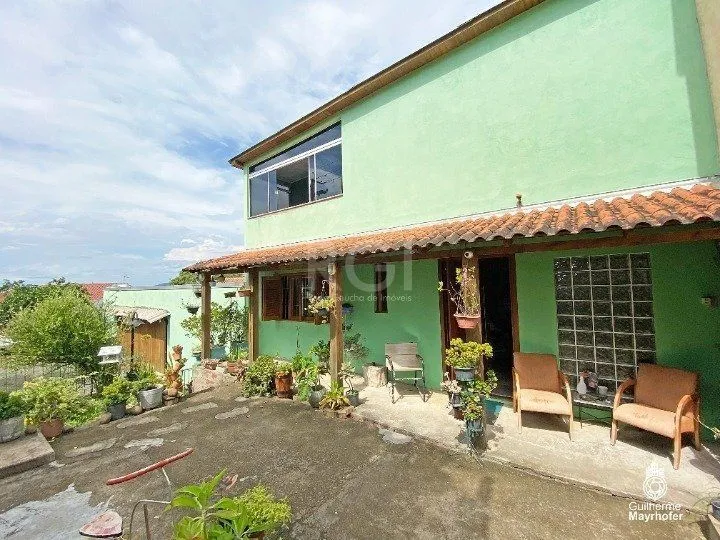 Imagem Casa para Venda - 220m², 2 dormitórios, sendo 2 suites, 3 vagas - Teresópolis