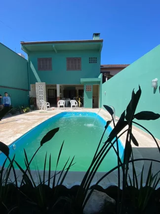 Foto do imóvel Sobrado para locação de Temporada apenas três quadras do mar!! em Rua Rodrigues Alves