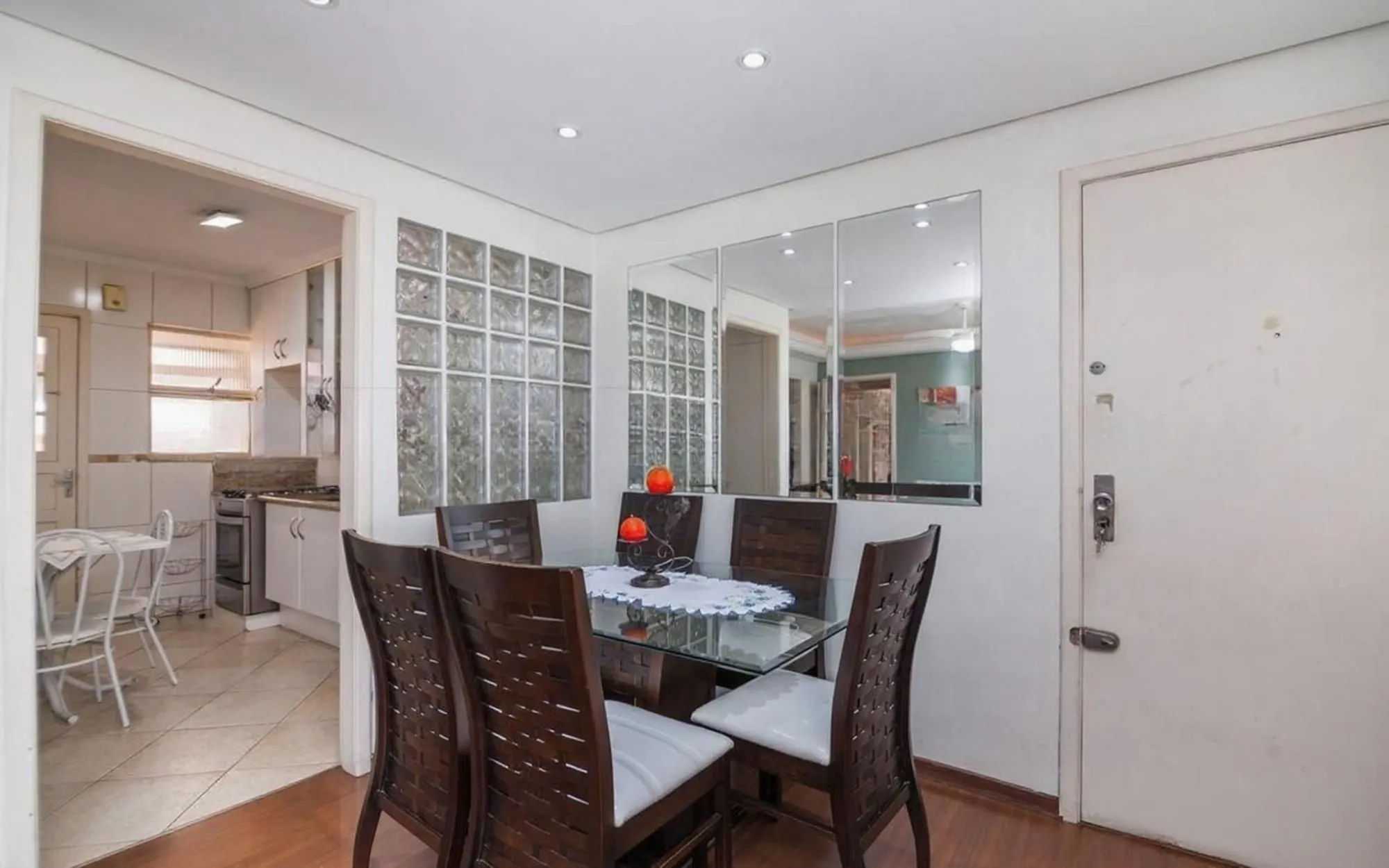 Imagem Vende-se apartamento com 2 quartos, 73m² e 1 vaga - Mont'Serrat