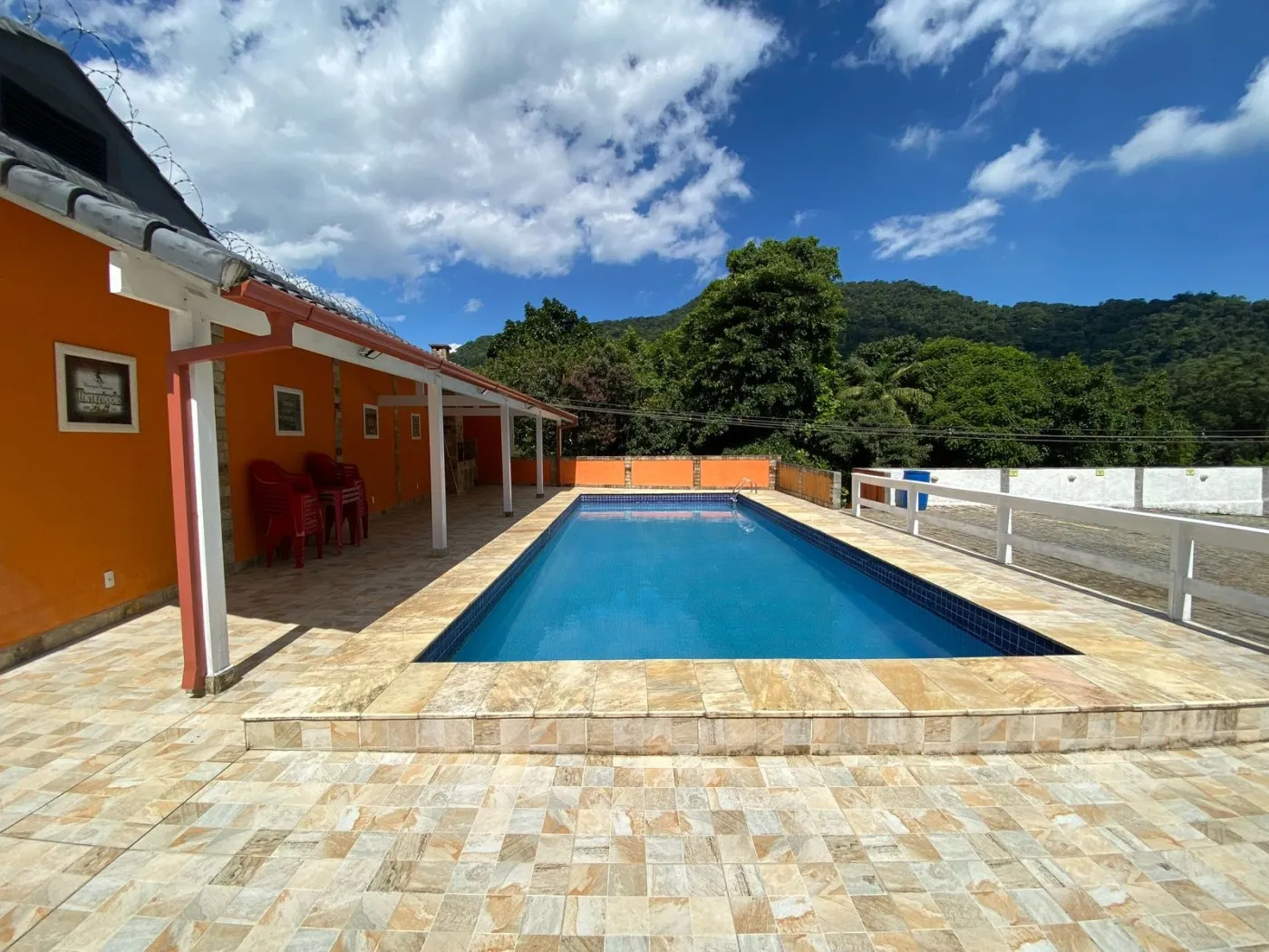 Imagem Casa em Condomínio para Venda em Teresópolis / RJ no bairro Granja Guarani