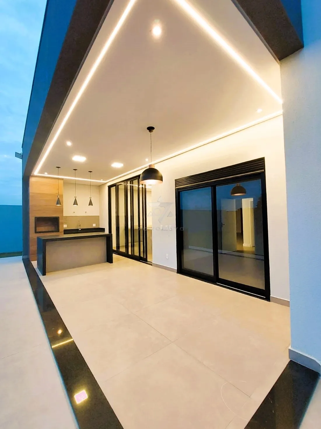 Imagem Sofisticação e Conforto: Sobrado no Residencial Lago Azul
