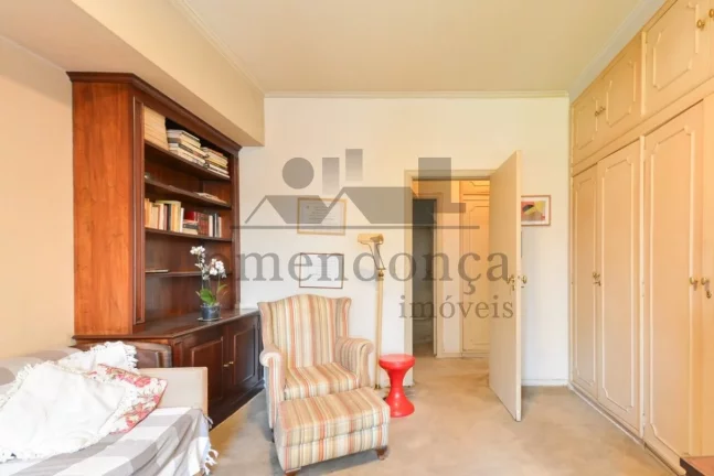 Imagem Apartamento no Jardim Paulista com 239m², 3 quartos (1 suíte) e 1 vaga.
