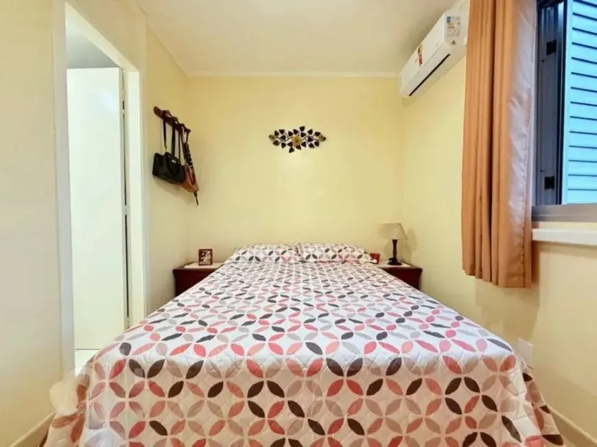 Imagem Apartamento com 3 dormitórios, sacada e churrasqueira.