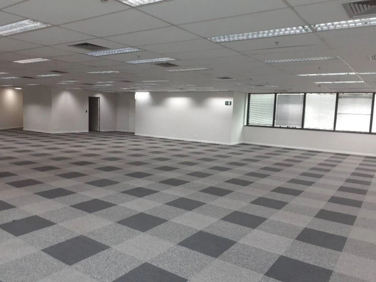 Imagem Sala Comercial à Venda ou Locação, 775 m² em Pinheiros - São Paulo