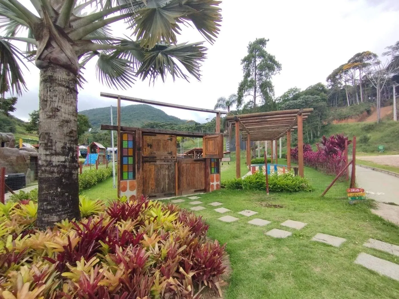 Imagem Terreno em Condomínio para Venda em Teresópolis / RJ no bairro Fazenda Alpina