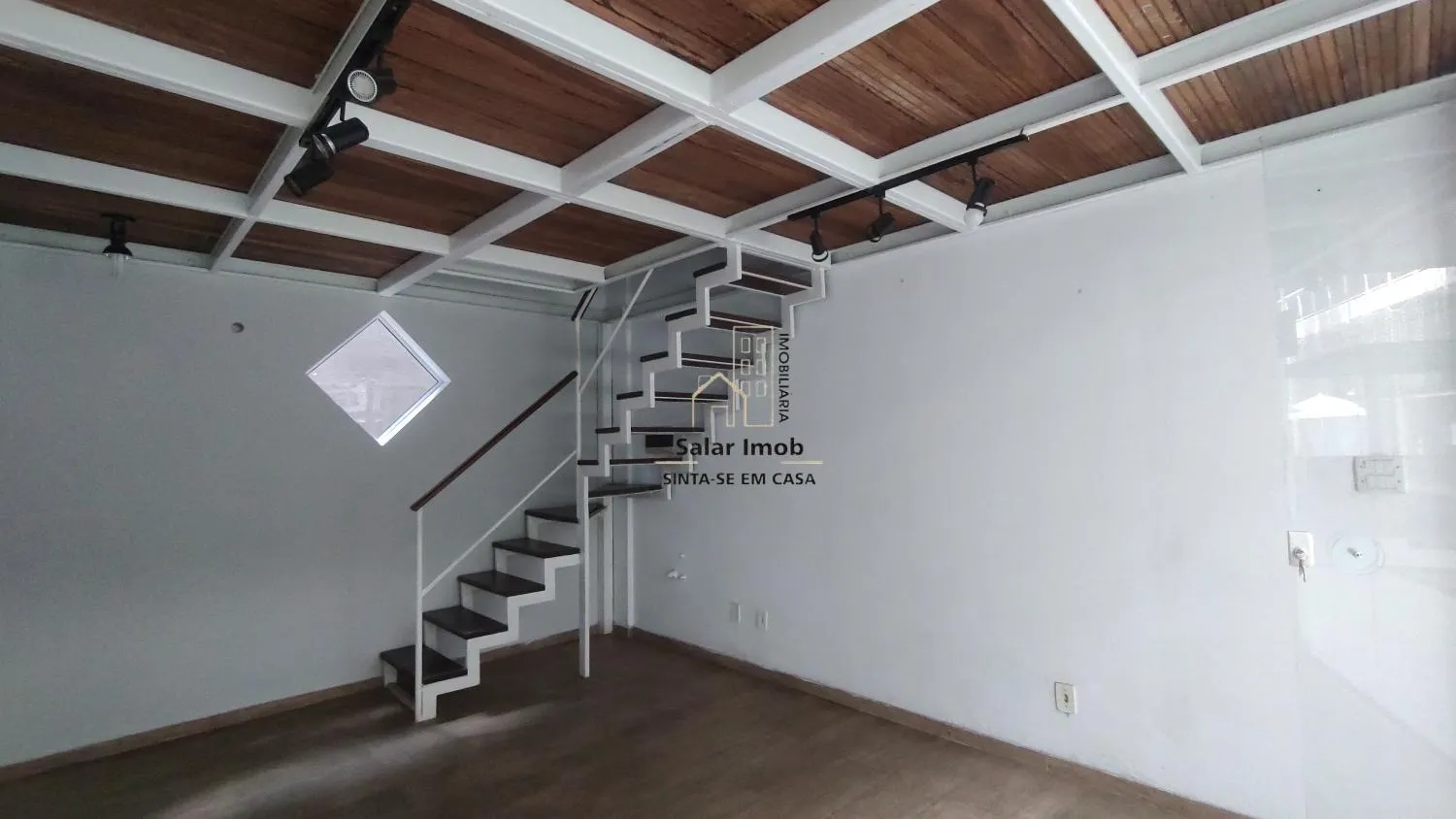 Imagem SALA COMERCIAL l SHOPPING | CENTRO | PENEDO RJ