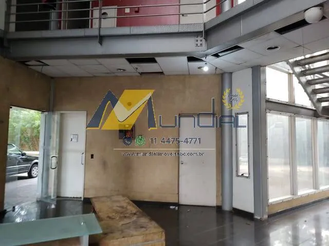 Imagem Prédio corporativo com heliponto pronto para grandes empresas