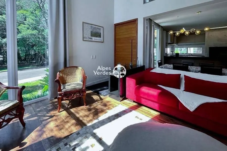 Imagem Vende-se Casa em Condominio com 3 suites a 5 minutos da Rua Coberta
