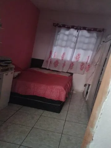 Imagem VENDA DE CASA NO TUPÃ ARUJÁ/SP, com 370m² sendo 2 casas, 03 dormitórios, sala, 02 cozinhas, 02 banheiros, área de lazer c/ churrasqueira. CONSULTE-NOS