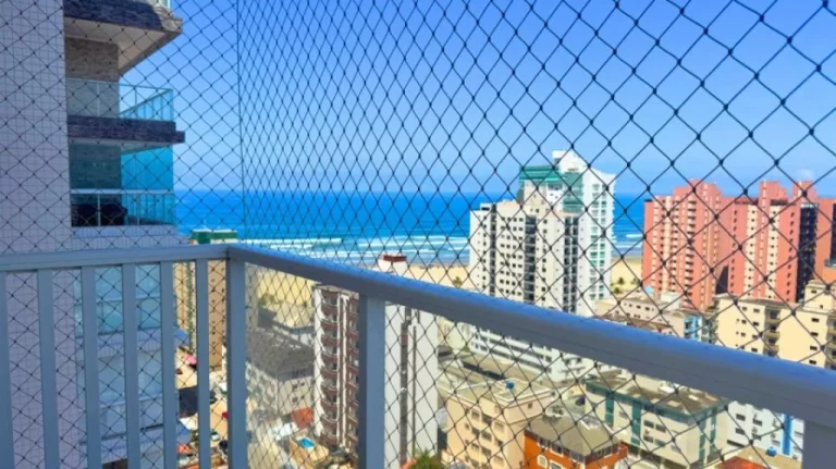 Imagem Conheça este apartamento de luxo com sacada envolvente e área de lazer completa, incluindo piscina, academia e espaço gourmet. O lar dos seus sonhos espera por você. Á venda na Imobiliaria Consulte Imoveis.
