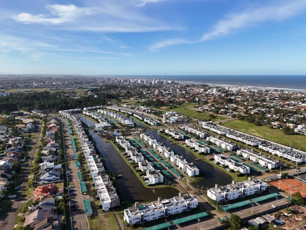 Imagem Casa em Condominio 4 Dormitórios - Bairro Atlantida