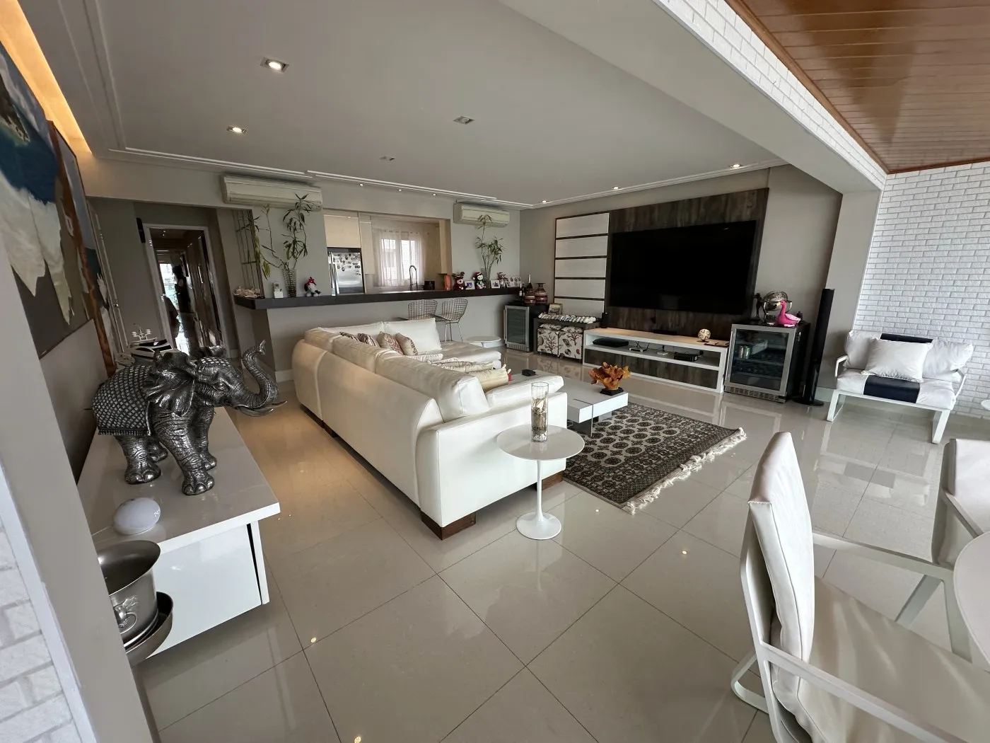 Imagem Apartamento para Locação, Centro, 4 dormitórios, 3 suítes, 4 banheiros, 2 vagas