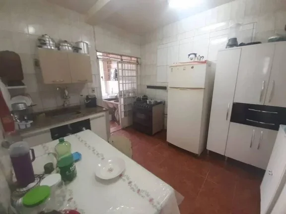 Imagem Casa com 4 Quartos e 2 banheiros à Venda, 400 m²