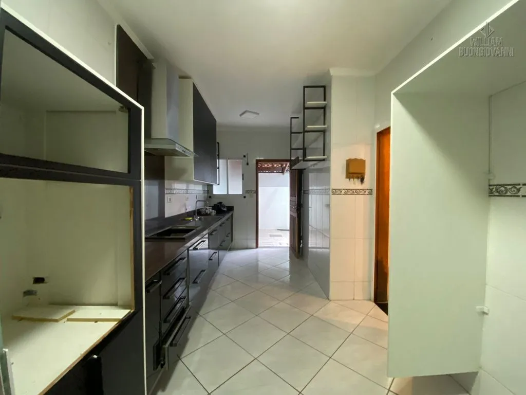 Imagem Vende-se esse Maravilhoso Sobrado com 3 Dormitórios - Bairro Boqueirão