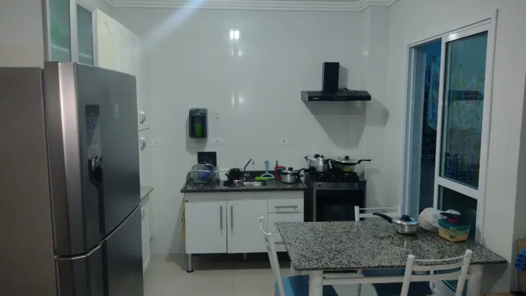 Imagem APARTAMETENTO TIPO FUNDO COM AREA DE SERVÇO E VARANDA