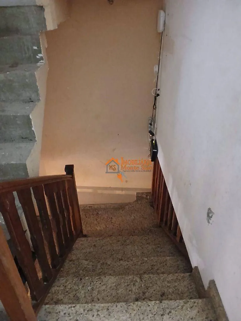 Imagem Sobrado com 4 dormitórios à venda, 300 m² por R$ 850.000,00 - Vila Augusta - Guarulhos/SP