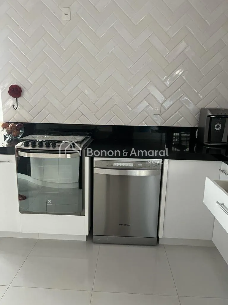Imagem Casa com 4 Quartos e 4 Banheiros para Venda em Valinhos - SP