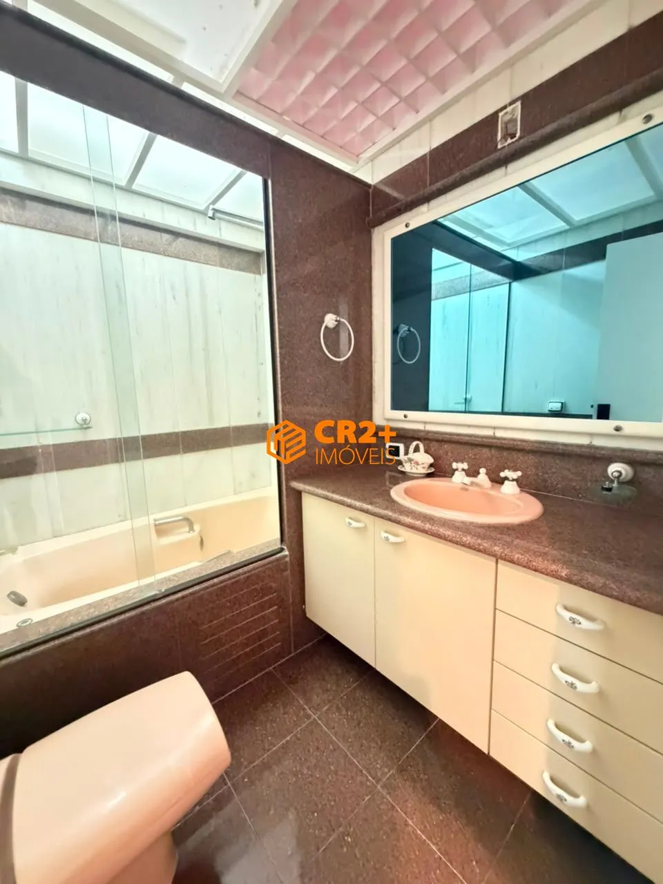 Imagem Vendo excelente cobertura em candeias, com 5 quartos, 3 vagas de garagem, condom