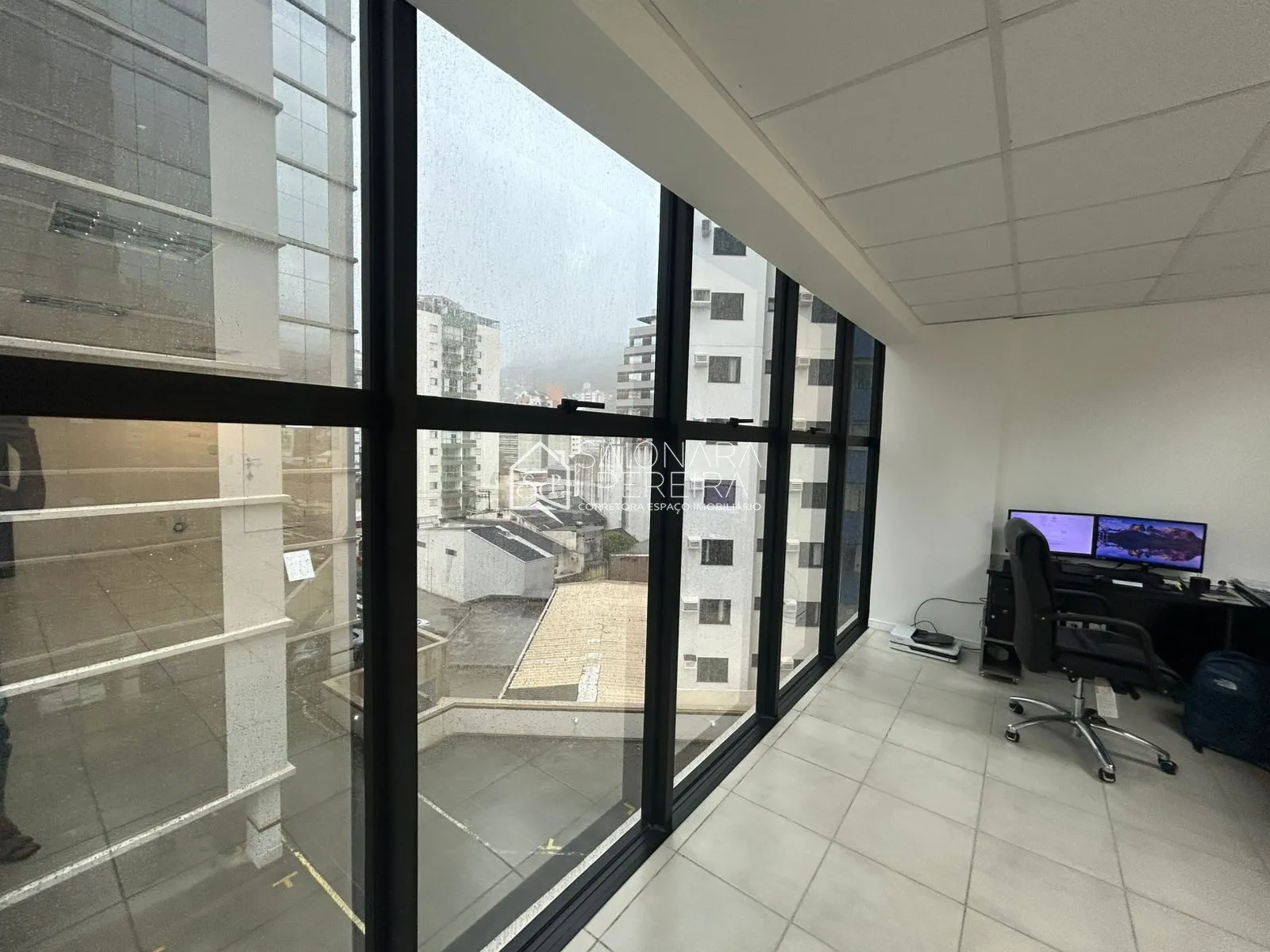 Imagem SALA COM DUAS VAGAS DE GARAGENS- CENTRO DE FLORIANOPOLIS