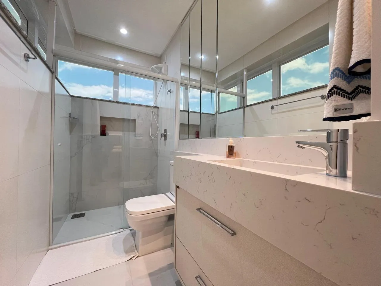 Imagem Apartamento com vista para o mar à venda com 197m2 por R$ 5.300.000,00