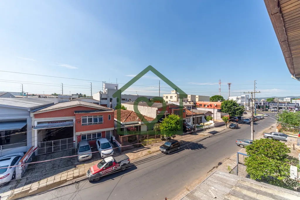 Imagem Casa Residencial com 3 pavimentos no bairro Sarandi com 290m² distribuída da seguinte maneira: 2 l...