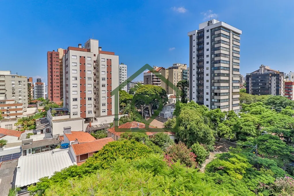 Imagem Descubra a cobertura dos seus sonhos no Petrópolis! Situada na Rua Faria Santos, muito proxima do Z...