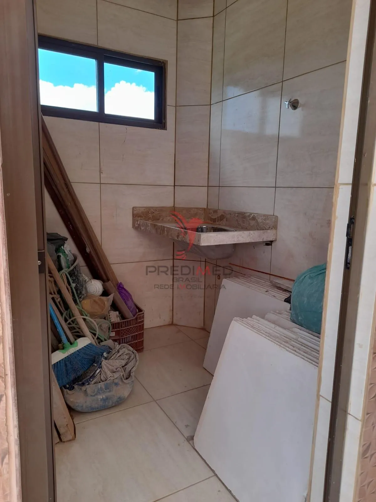 Imagem Casa com piscina,aceita carro, apartamento no negócio, 2 Suites, 3 Vagas de Garagem
