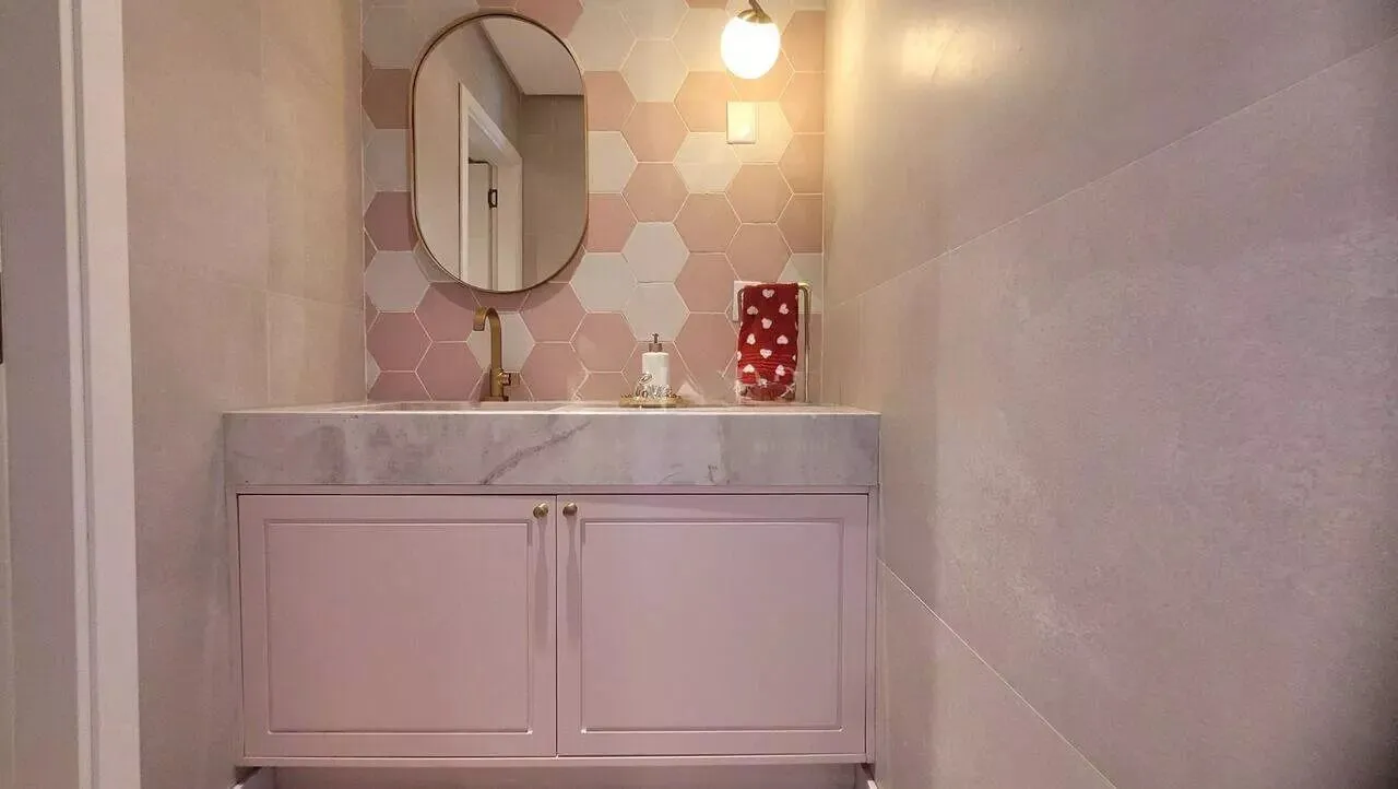 Imagem Casa em condomínio com 3 dormitórios, suíte e 2 vagas.