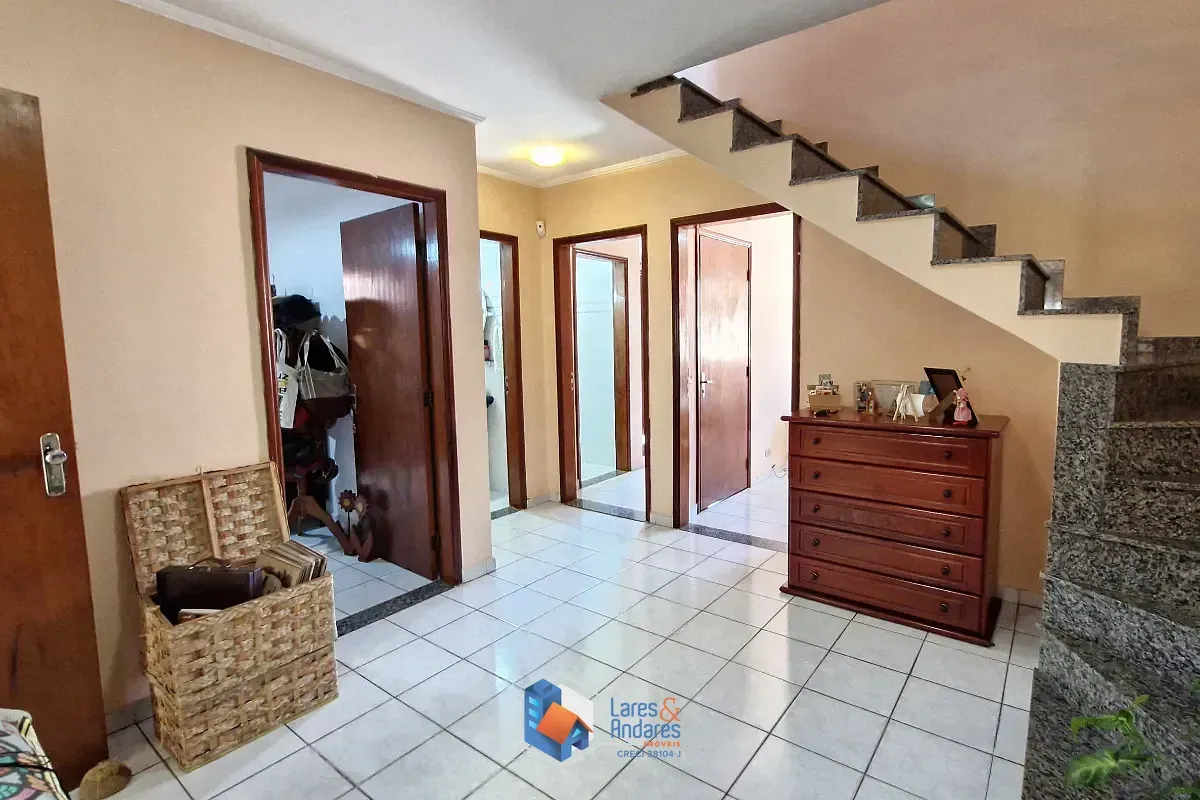 Imagem Sobrado para venda em Parada Inglesa com 6 quartos, sendo 2 suítes, 150m²