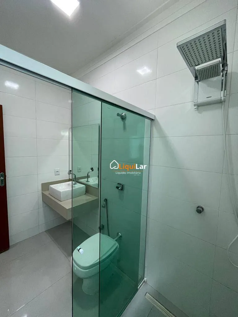 Imagem Casa Moderna no Silvia Regina com 2 Suítes, Espaço Gourmet e Acabamento Impecável