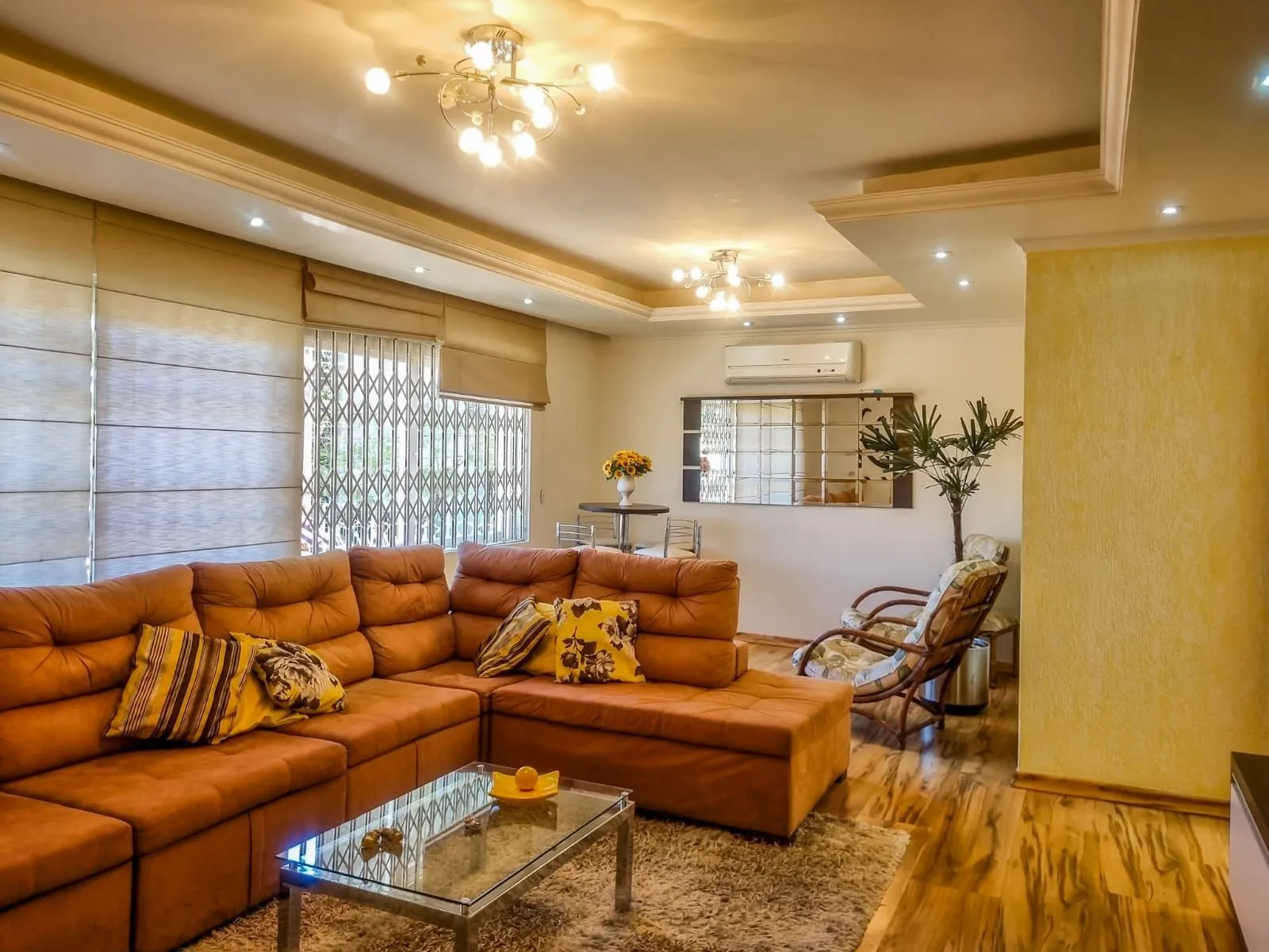 Imagem Casa Térrea 280 m² em Teresópolis - 4 Dorms, Escritório e Edícula