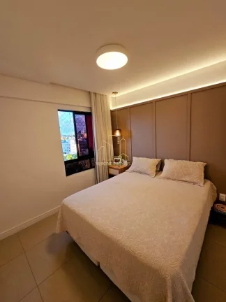 Imagem Excelente apartamento reformado com três quartos varanda a venda no caminho das arvores