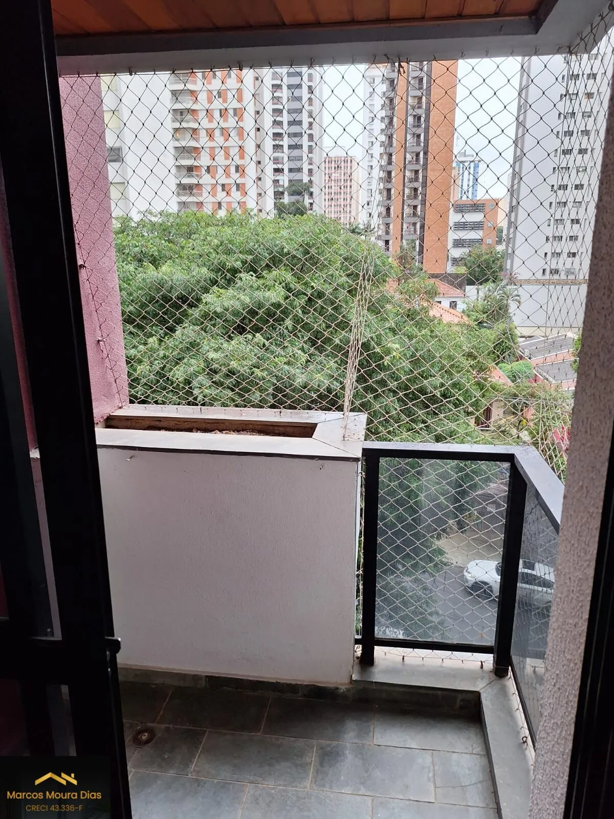 Imagem Apartamento com sacada em Pinheiros, 2 dormitórios ( 1 suíte) e 2 vagas,Edifício com Portaria 24 hs, Gerador e Lazer