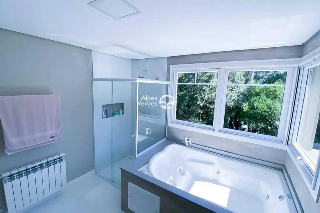 Imagem Vende-se Casa em Condominio com 3 suites a 5 minutos da Rua Coberta