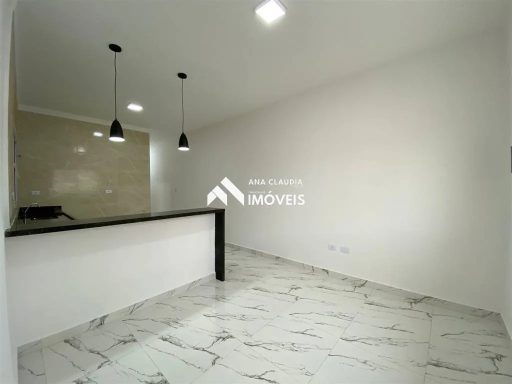 Imagem Casa nova com piscina a venda em Mongaguá a 400 metros da praia, lado serra